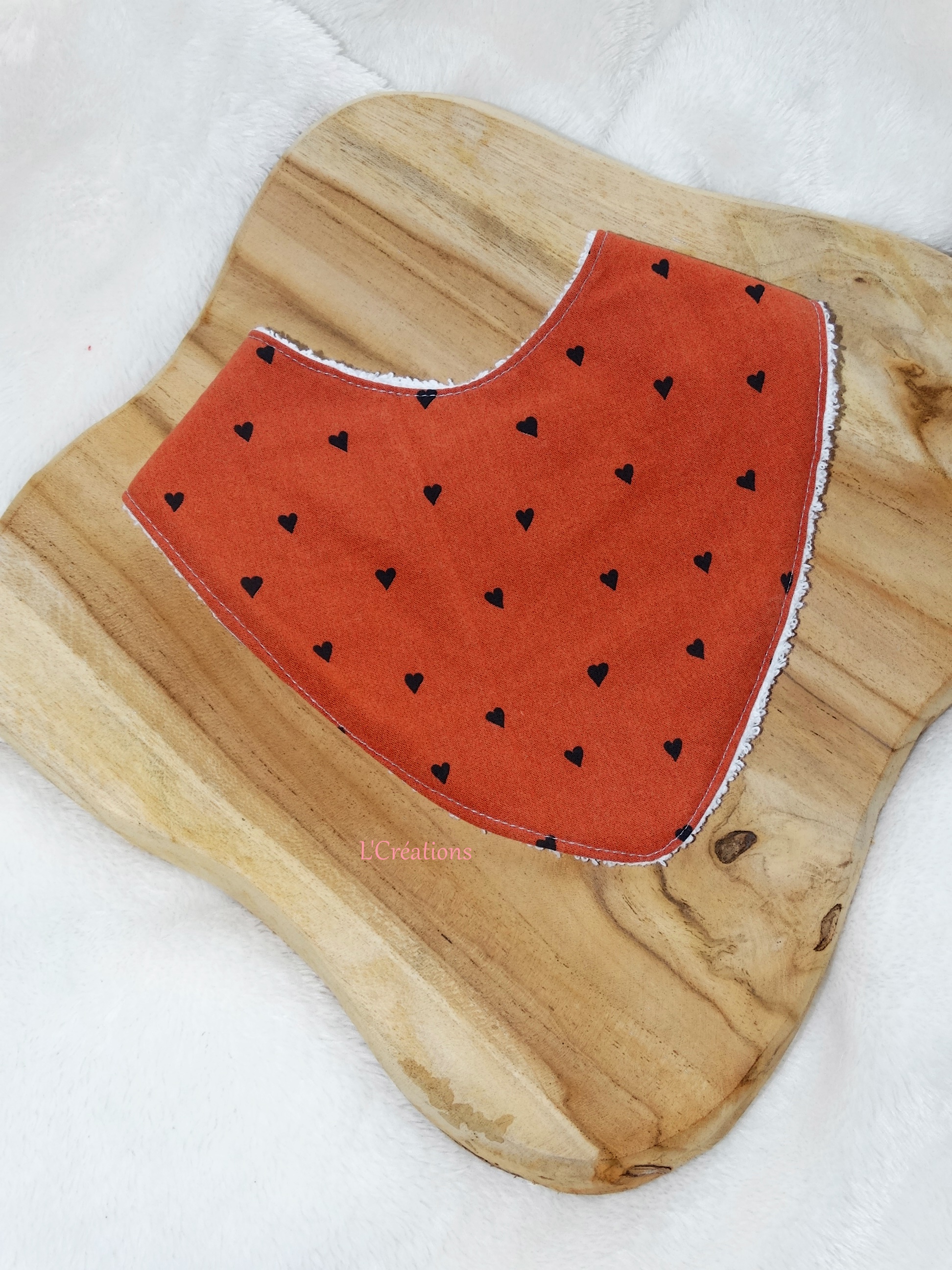 DSC02789 Bavoir Bandana Orange Coeurs