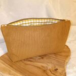 Trousse fond velours moutarde
